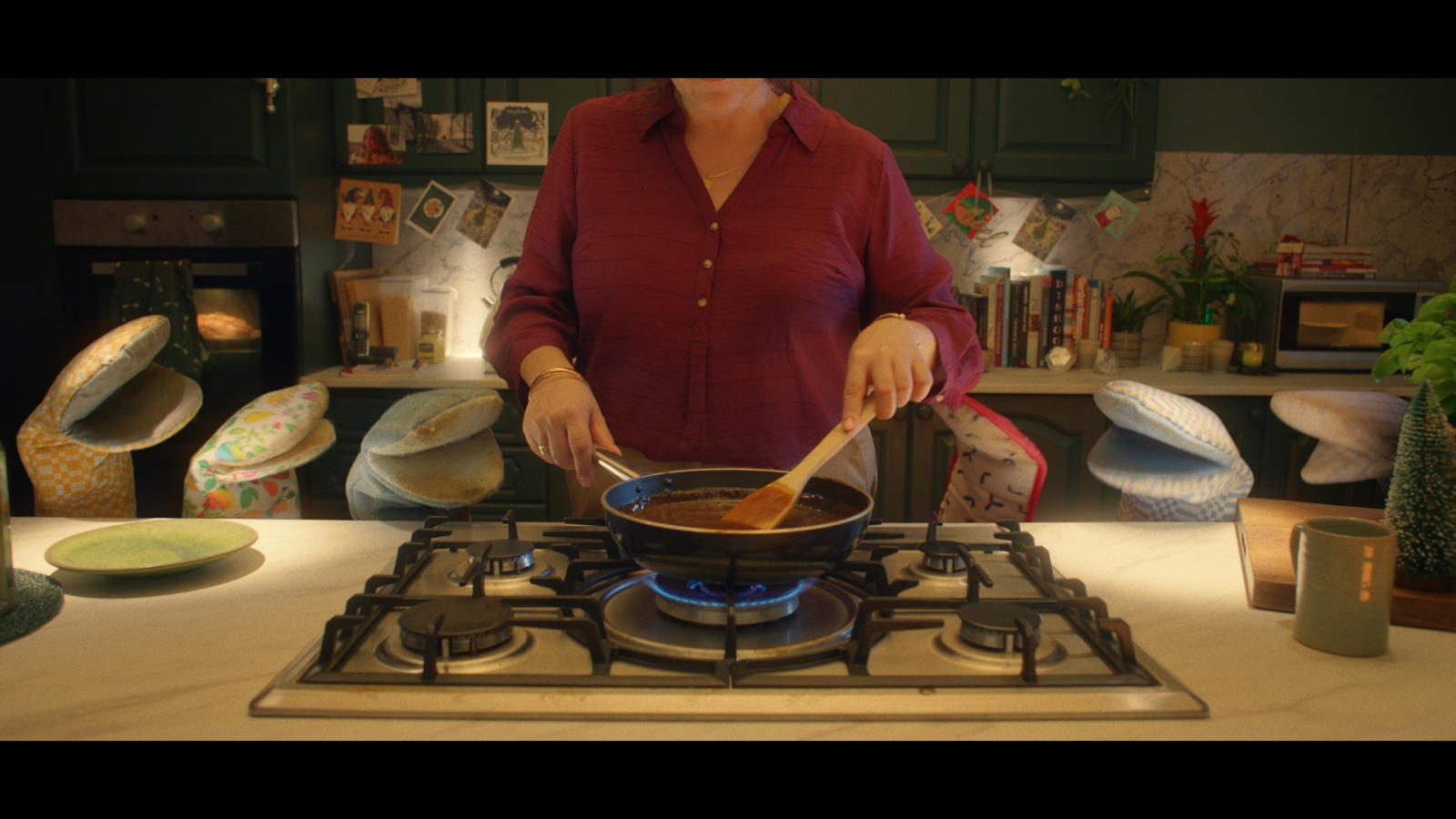 Morrisons Oven Mitts Get Their Festive Groove On Muse By Clios morrisons-oven-mitts-get-their-festive-groove-on-muse-by-clios